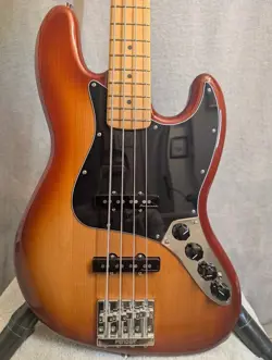 PLUS JAZZ BASS