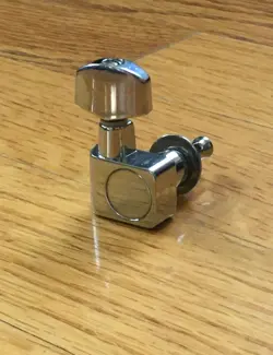 ONE FENDER LOGO SINGLE GUITAR TUNER 2000S CHROME + THREADED BOLT BUSHING WASHER