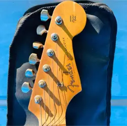 FENDER MINI STRATOCASTER