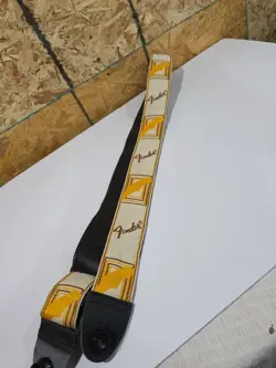 [USED] 90S FENDER MONOGRAMMED GUITAR STRAP (WHITE/YELLOW/BROWN)