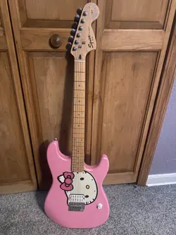 KITTY GUITAR STRATOCASTER