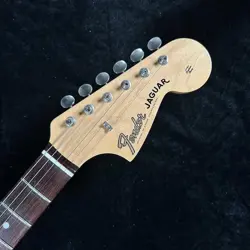 GUITAR FENDER TRADITIONAL