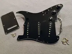 GENUINE FENDER PLAYER