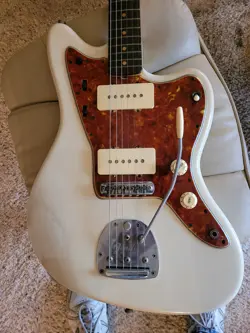 6-STRING ELECTRIC GUITAR.