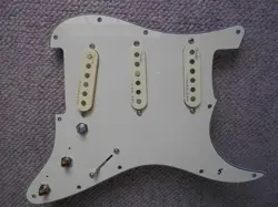 FENDER GEN 4 PU'S NECK  & MID/FEN ULTRA NOISELESS HOT BRIDGE IN LOADED PICKGUARD