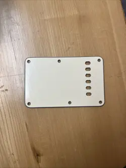 VINTAGE BACK PLATE FOR STRATOCASTER