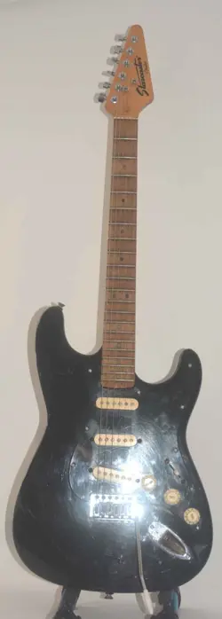 STARCASTER STRAT BYFENDER ELECTRICGUITAR GOODCONDITION LATE 1970'S PROSETUP CASE