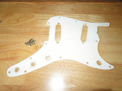 FENDER 1962 WHITE 1 PLY DUO SONIC PICKGUARD