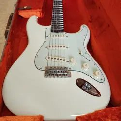 FENDER AMERICAN VINTAGE II STRATOCASTER WHITE ELECTRIC GUITAR USED FROM JAPAN