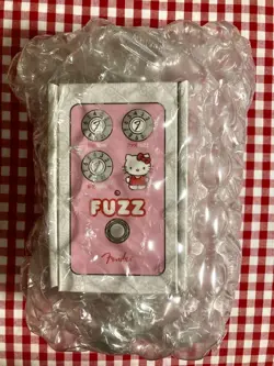 FENDER X HELLO KITTY PINK FUZZ