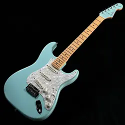 STRATOCASTER DAPHNE BLUE