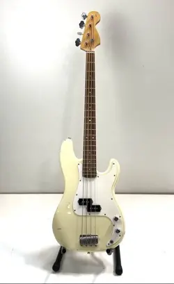 GUITAR SQUIER PRECISION