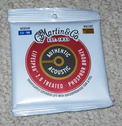 MARTIN MA550T ACOUSTIC GUITAR STRINGS .013-.056 MEDIUM W/ 12PC. FENDER PICKS