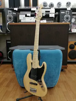 FENDER AMERICAN PRO JAZZBASS V ELECTRIC BASS SAFE DELIVERY FROM JAPAN