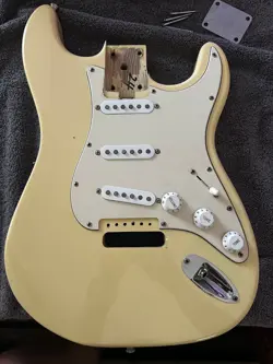 OLYMPIC WHITE STRAT BODY LOADED WITH FENDER CUSTOM SHOP 69 PICKUPS