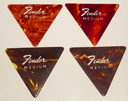 PICKS-FENDER-1960S PRE-CBS-355-TRIANGLE-MEDIUM-TORT-LOT