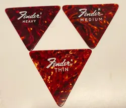 PICKS-1970�S FENDER-355-TRIANGLE-TORT-CELLULOID-LOT OF