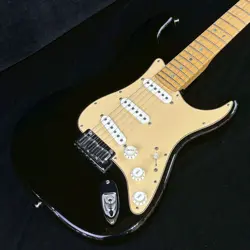 FENDER AM ULTRA STRAT M TXT 3.85KG