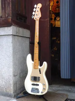 FENDER '03 AMERICAN VINTAGE '57 PRECISION BASS