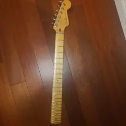 FENDER 2007 AMERICAN DELUXE STRATOCASTER MAPLE NECK WITH LOCKING TUNERS