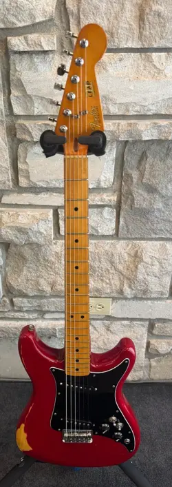 VINTAGE 1980 FENDER LEAD II ELECTRIC GUITAR WINE RED - VERY GOOD CONDITION