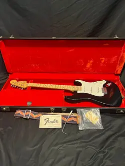 VINTAGE 1973 FENDER STRAT GUITAR IN BLACK-ORIGINAL W/OHSC-EXCELLENT!