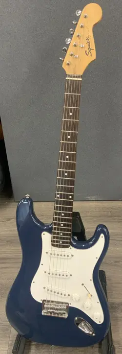 SQUIER BULLET BY FENDER S1050201044 ELECTRIC GUITAR W/GIG BAG