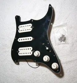 BLACK LOADED FENDER MIM PLAYERS STRATOCASTER H-S-H PICK GUARD