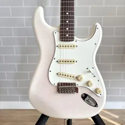 INDIVIDUALS FENDER PLAYER II STRATOCASTER