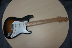 2017 FENDER ROAD WORN '50S STRATOCASTER SUNBURST W/GIG BAG