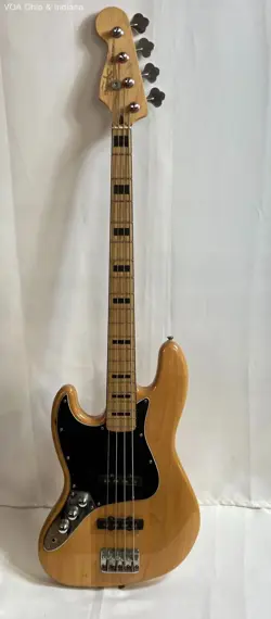 FOUR-STRING ELECTRIC GUITAR