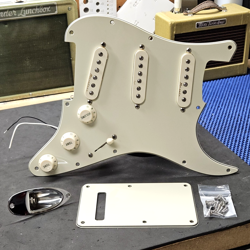 2000 FENDER USA DELUXE STRAT GUITAR LOADED PICKGUARD VINTAGE NOISELESS PICKUPS