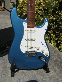 STRATOCASTER MIM