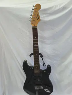 SQUIER BULLET BY FENDER STRATOCASTER � BLACK � PROJECT HUSK/PARTS