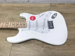 STRATOCASTER BY FENDER