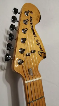 70S STRATOCASTER ELECTRIC