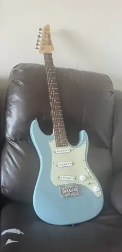 IBANEZ AZES31 ELECTRIC GUITAR   FENDER AMP!