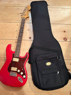 COMBO: FENDER STRATOCASTER FSR HOT ROD, 2 DIMARZIO HUMBUCKERS, PLUS GIG BAG