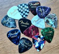 FENDER 351 CELLULOID MEDLEY GUITAR PICKS - 12 PACK MEDIUM