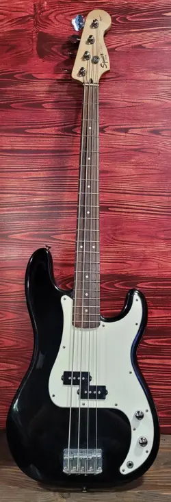 P-BASS GUITAR SEE