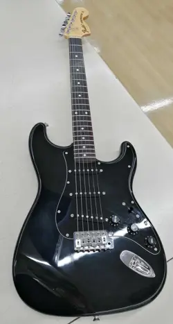 (FENDER JAPAN) STRATOCASTER ST72-55 BLACK ELECTRIC GUITAR MADE IN JAPAN FROM JPN