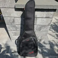 ??FENDER FE620