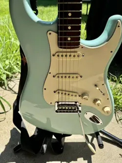 AMERICAN PROFESSIONALSTRATOCASTER- DAPHNE
