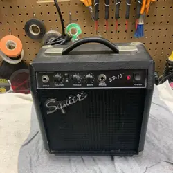 SQUIER SP-10 FENDER 22W GUITAR  AMPLIFIER - TESTED