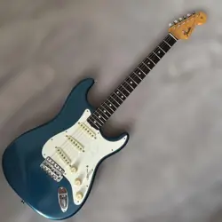 FENDER STRATOCASTER WITH