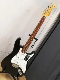 BLK ELECTRIC GUITAR-01