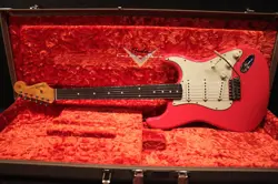 FENDER CUSTOM SHOP LIMITED EDITION '62/'63 STRATOCASTER JOURNEYMAN RELIC AGED