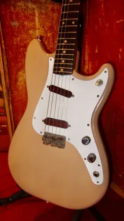 VINTAGE 1960 FENDER DUO SONIC DESERT SAND