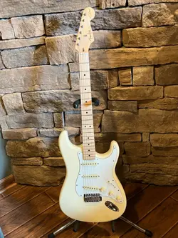 STRATOCASTER WITH FENDER