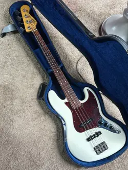 FENDER VINTERA '60S JAZZ BASS, PAU FERRO FINGERBOARD,OLYMPIC WHITE W/CASE